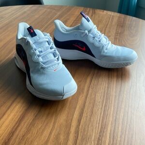 Nike Air Max Volley Tennis Shoes Sneakers
CU4275-003 White Black Womens Size 7.5